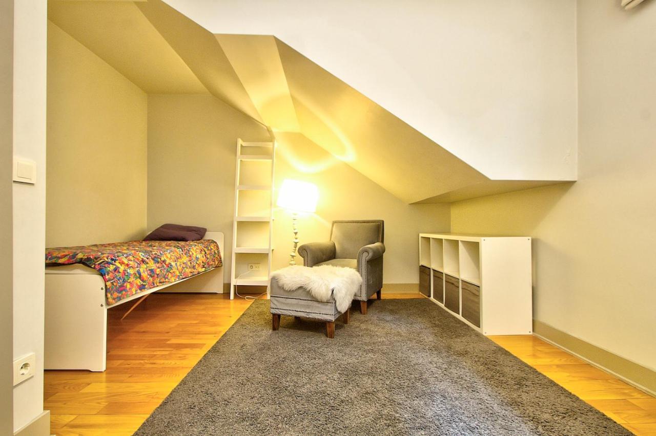 New Build With Modern Amenities And Balcony Apartamento