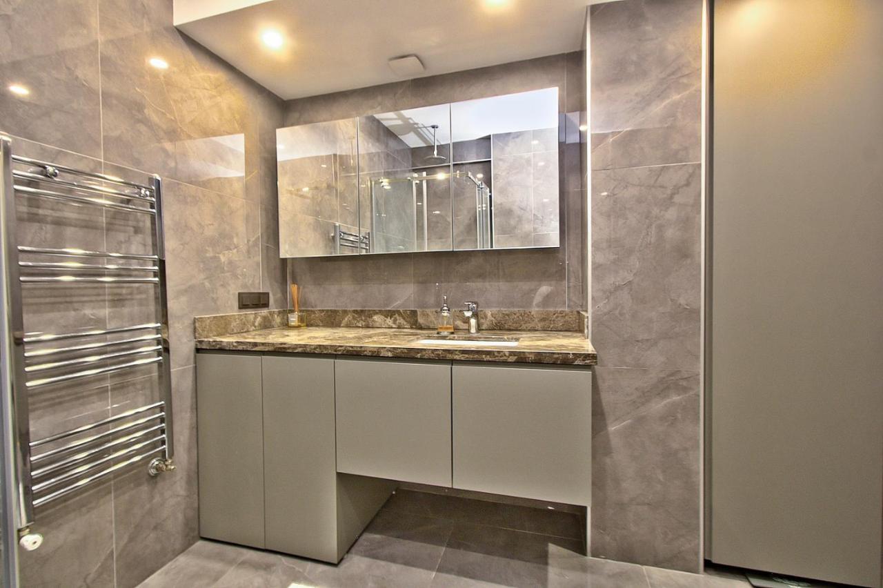 New Build With Modern Amenities And Balcony Daire