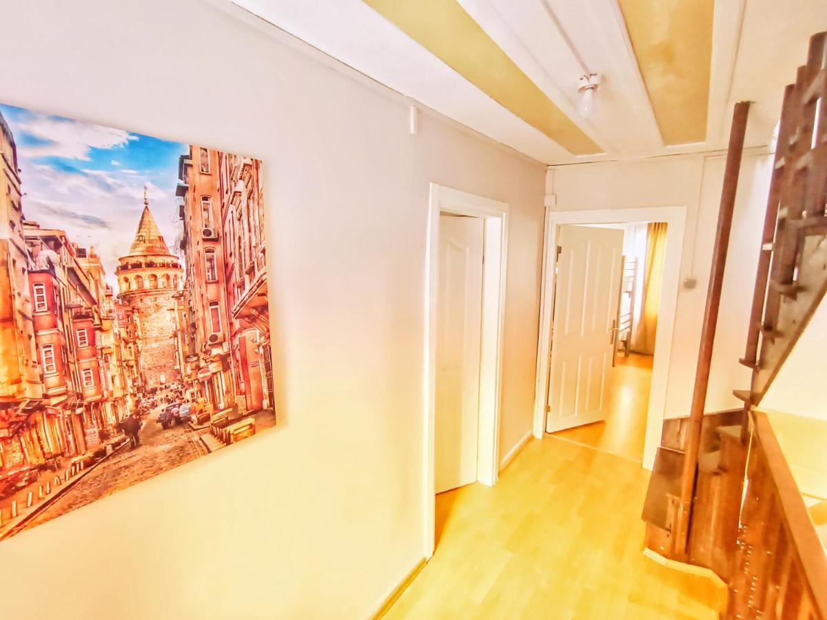 Albergue Taksim History Wooden *