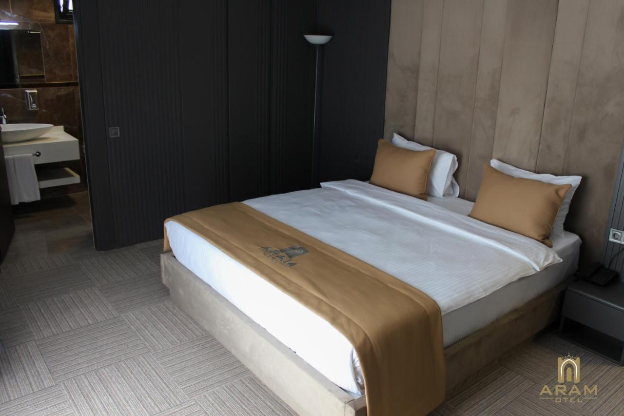 Aram Business & Luxury