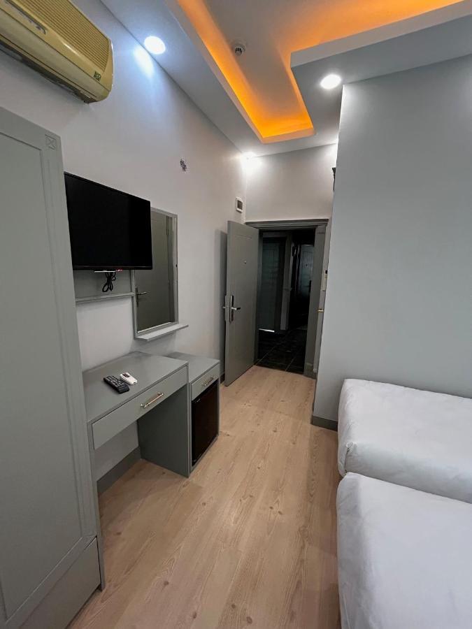 Crowned Otel