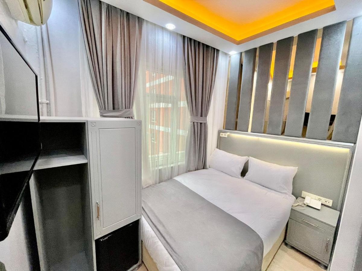 Crowned Otel
