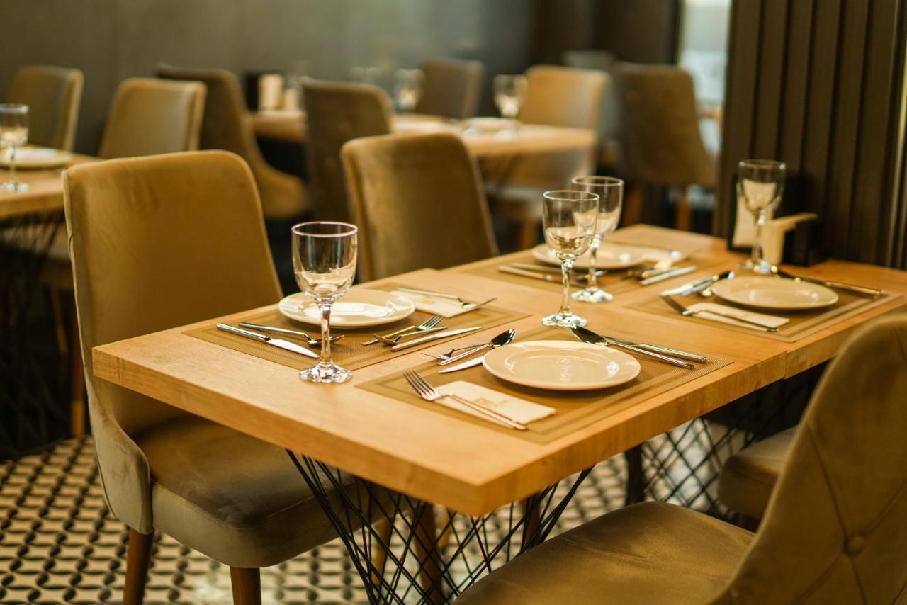 Aram Business & Luxury