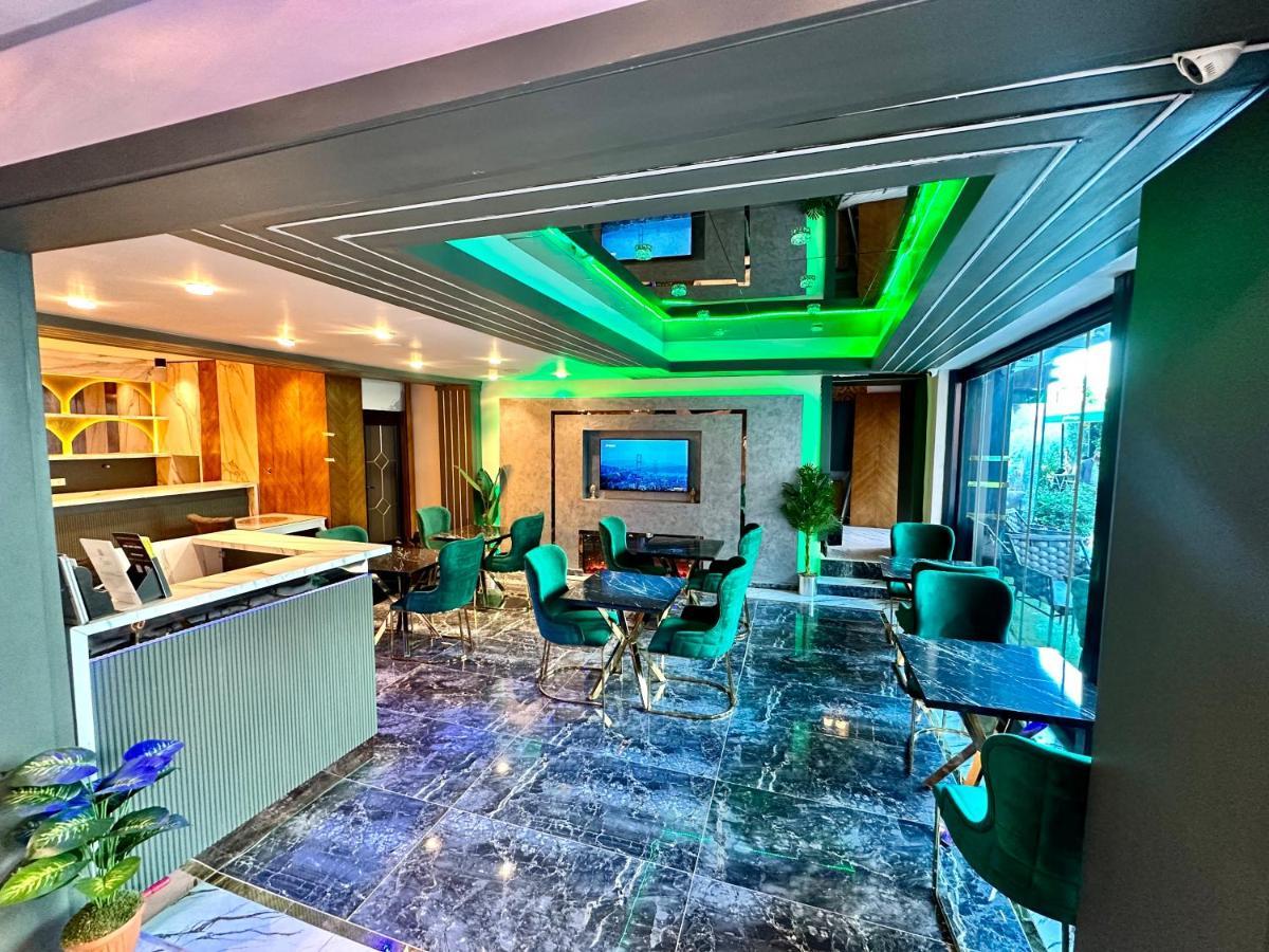 Otel Crowned