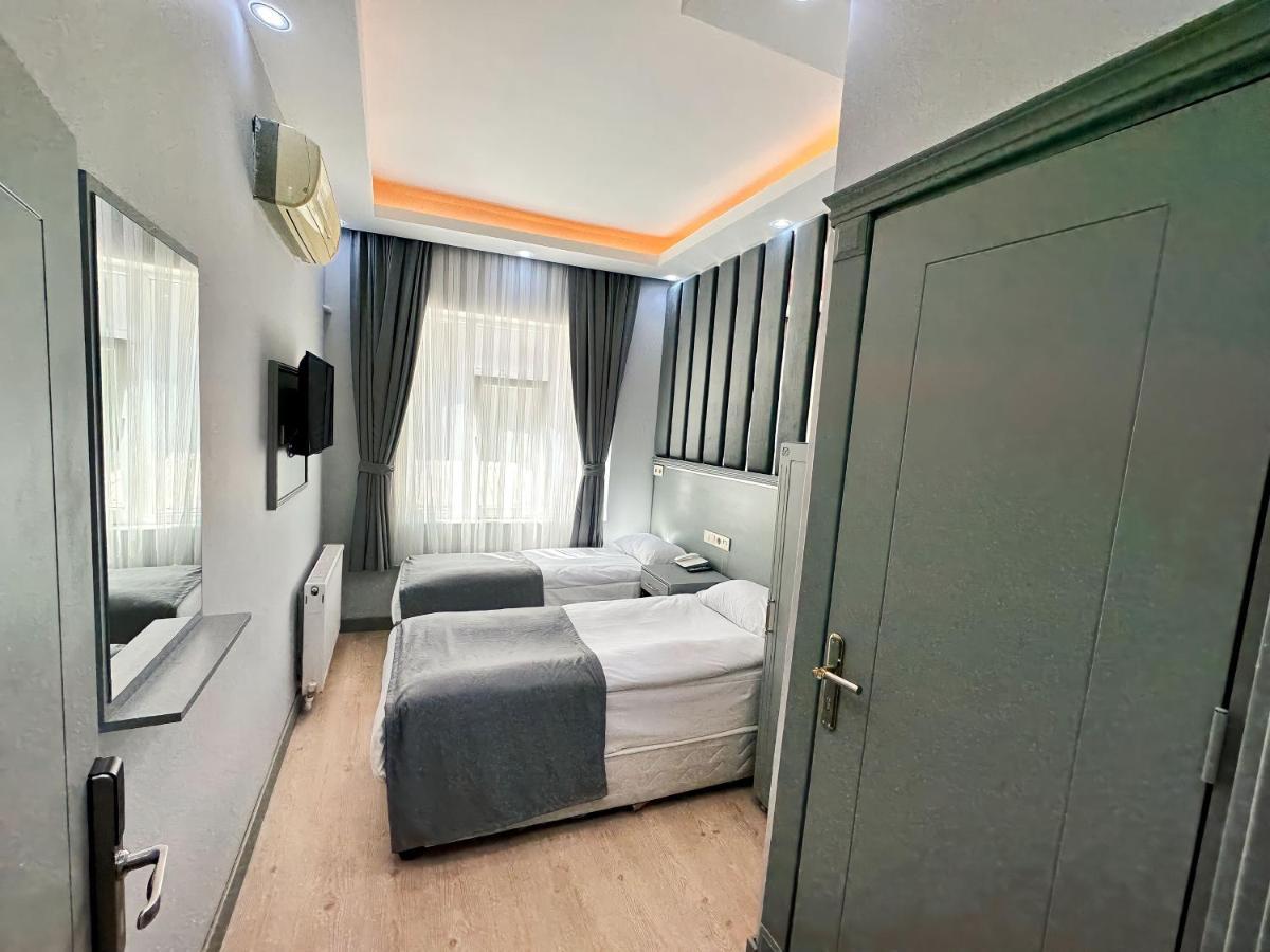 Otel Crowned
