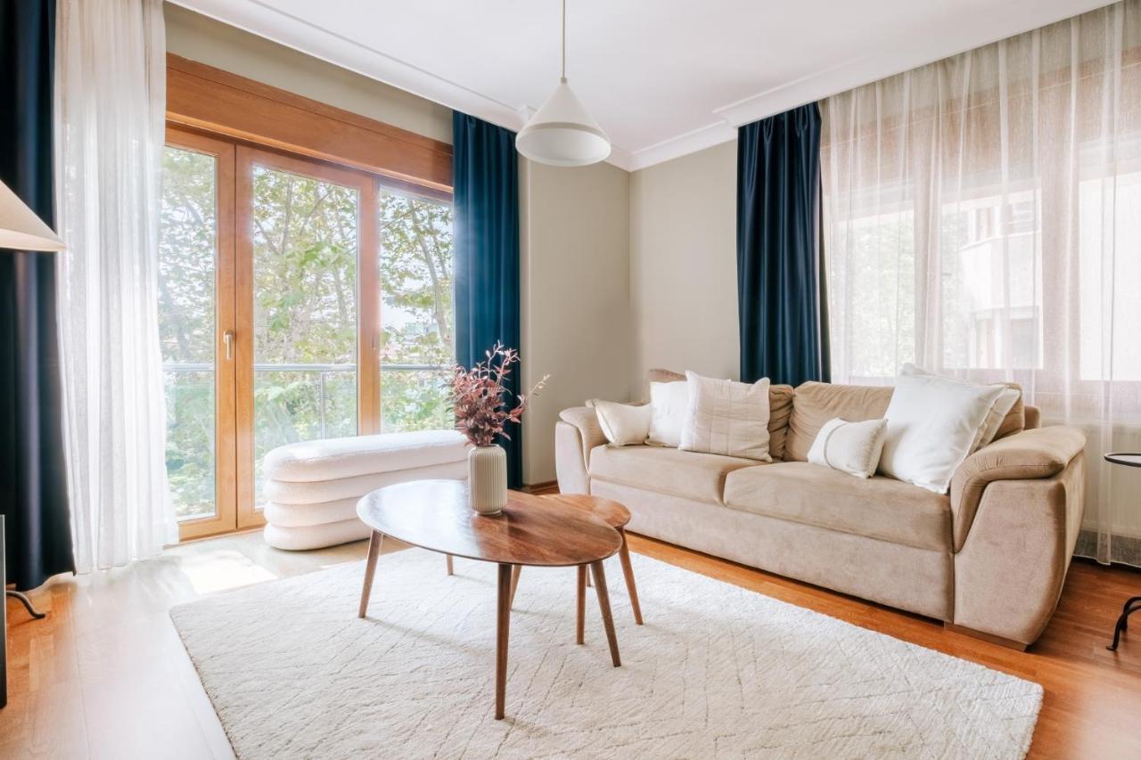 Apartment Stylish Retreat W Balcony 2 Min To Bagdat Ave *