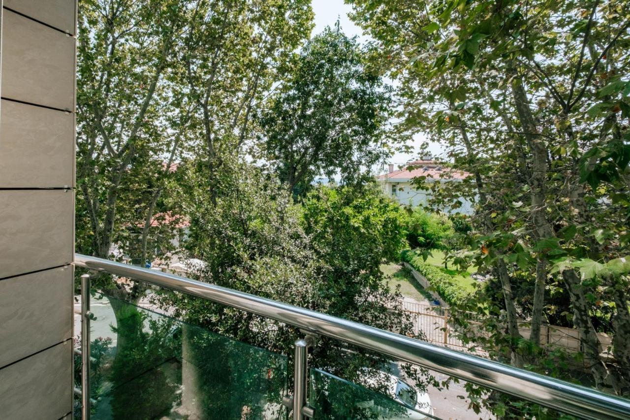 Stylish Retreat W Balcony 2 Min To Bagdat Ave Apartment