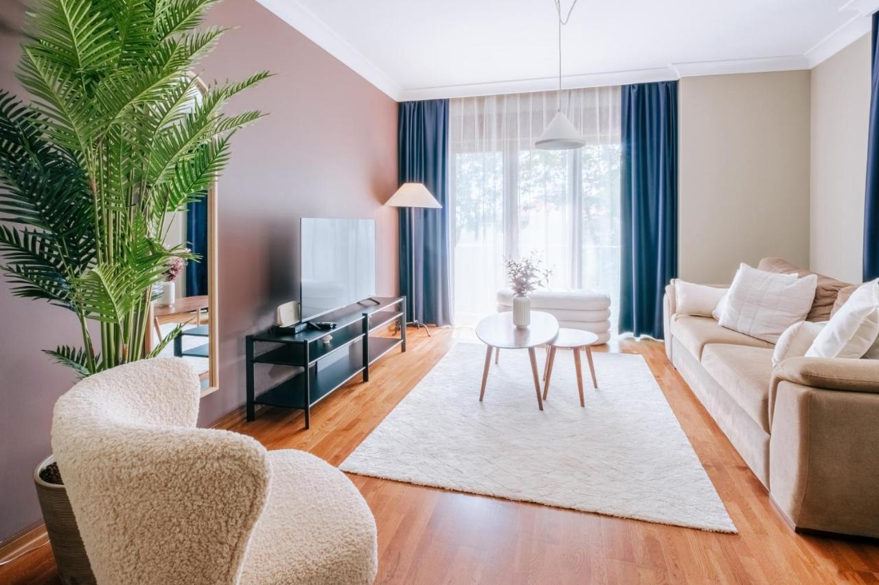 Stylish Retreat W Balcony 2 Min To Bagdat Ave * Istanbul