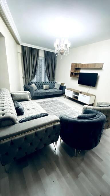Apartment 2+1 Luxury Flat , 5 Beds , Near Services