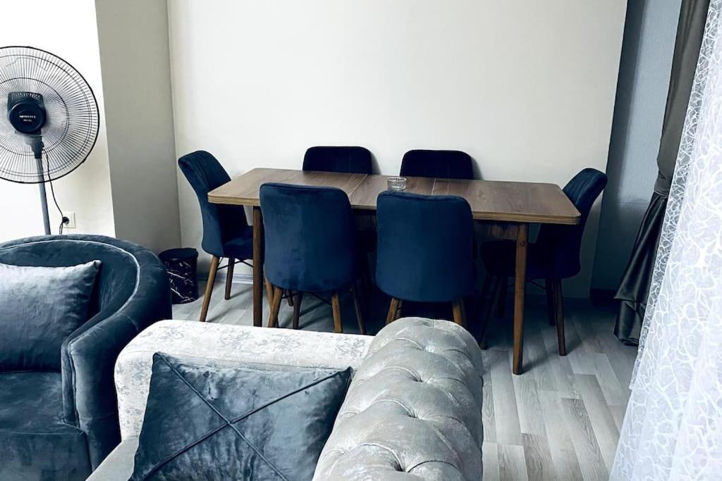 2+1 Luxury Flat , 5 Beds , Near Services Apartment