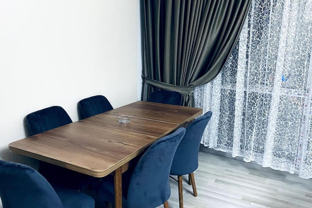 2+1 Luxury Flat , 5 Beds , Near Services Istanbul