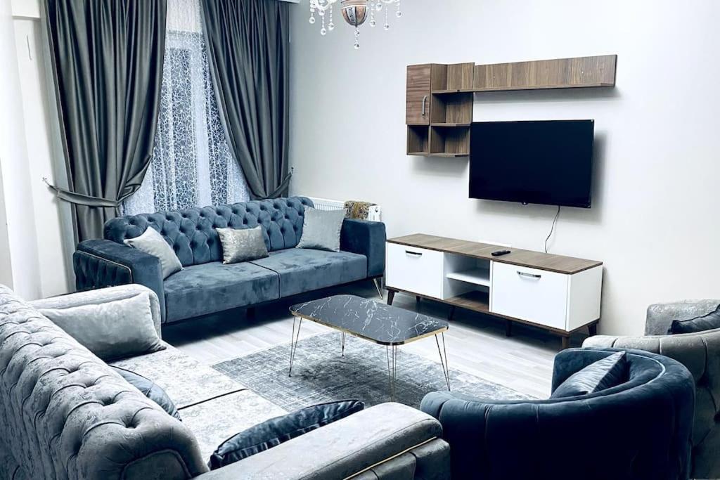 Apartment 2+1 Luxury Flat , 5 Beds , Near Services *