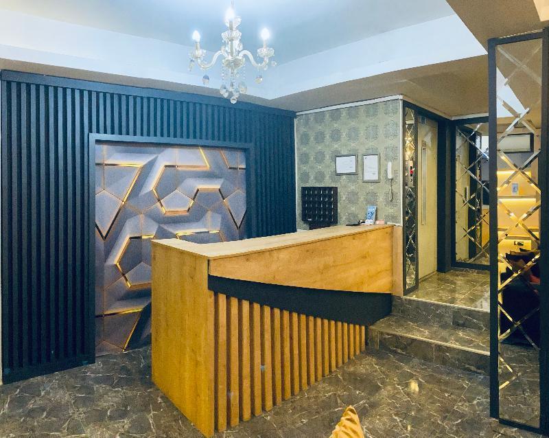 Orange Airport Hotel 5*