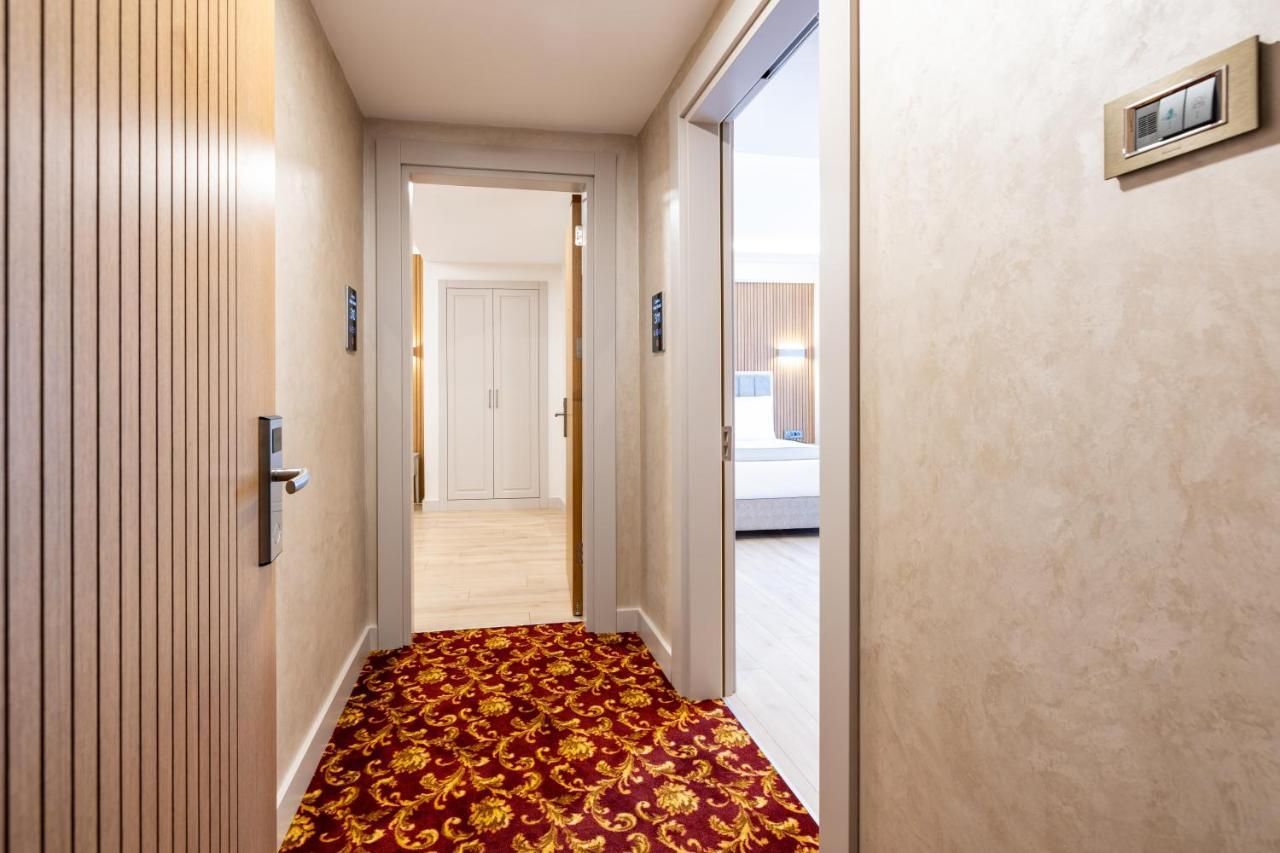Hotel Carina Gold And Restaurant