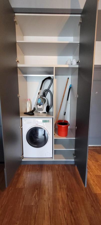 Apartment Sleek With Premium Amenities *