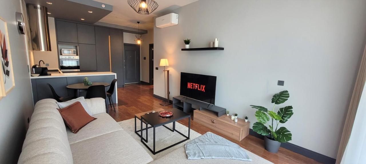 Apartment Modern With Views - Location *