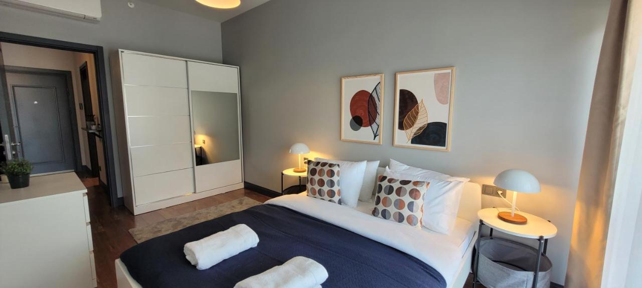 Apartment Modern With Views - Location *