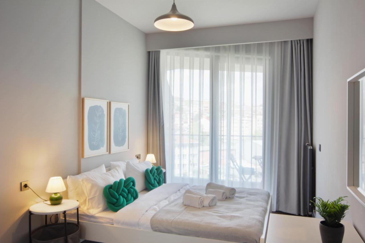 Apartment Sleek With Premium Amenities *