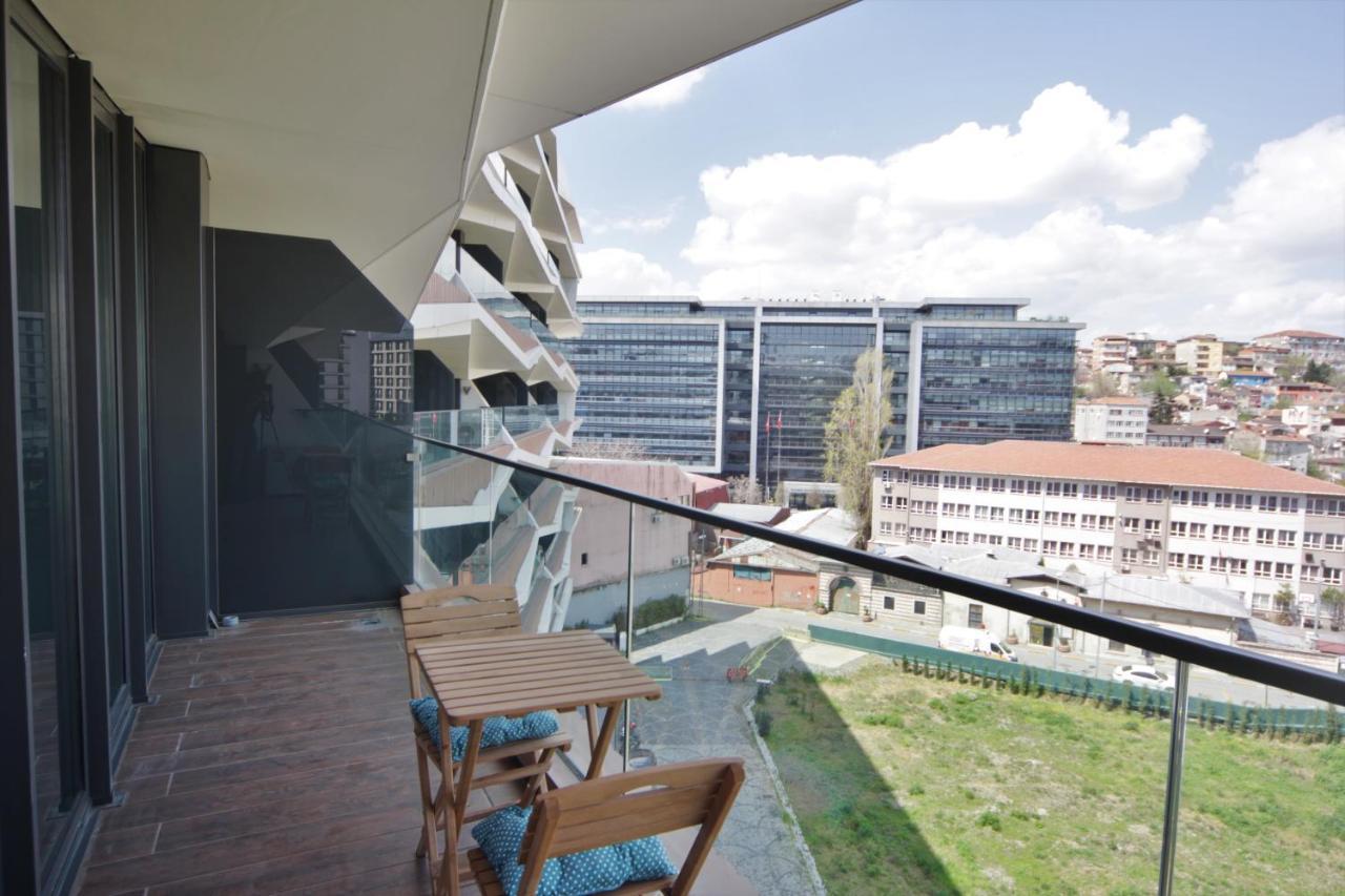 Apartment Sleek With Premium Amenities *