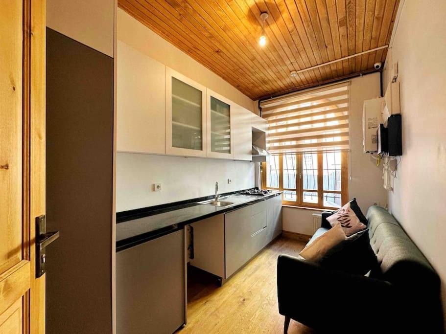 Refurbished Triplex In Taksim Holiday home *