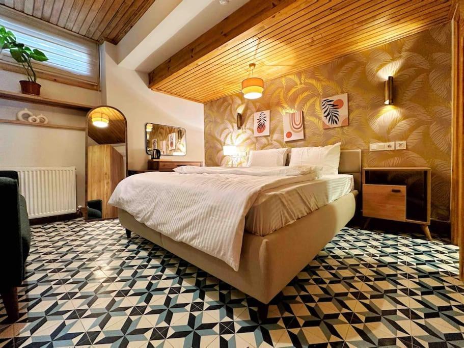Refurbished Triplex In Taksim *
