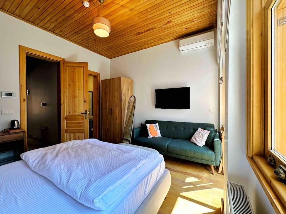 Refurbished Triplex In Taksim Holiday home