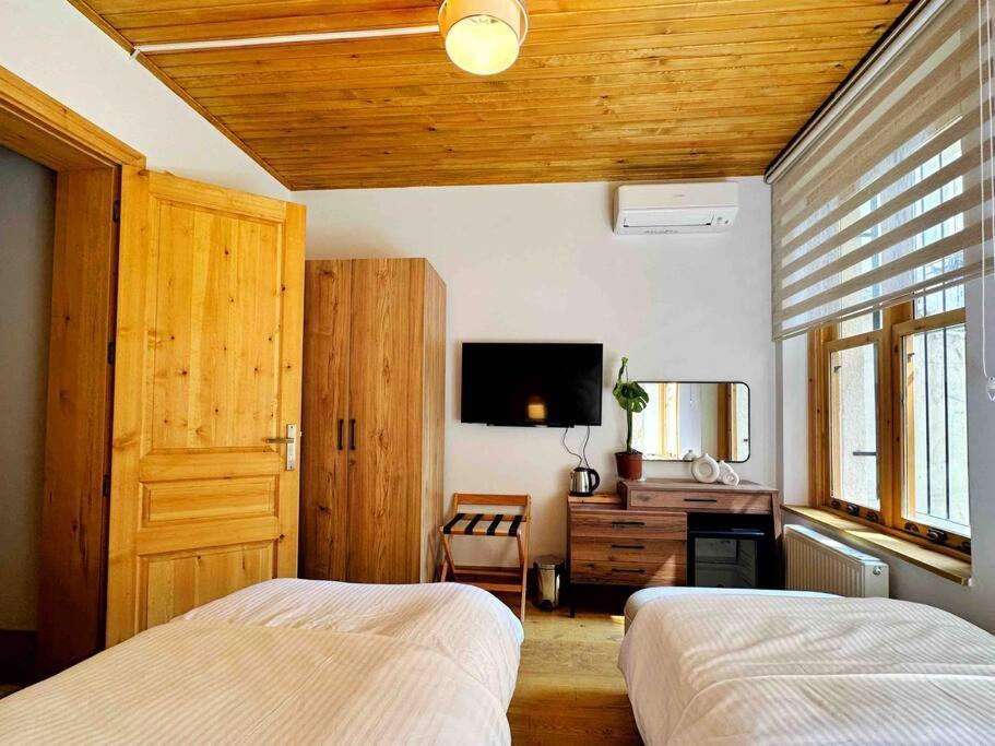Refurbished Triplex In Taksim Holiday home