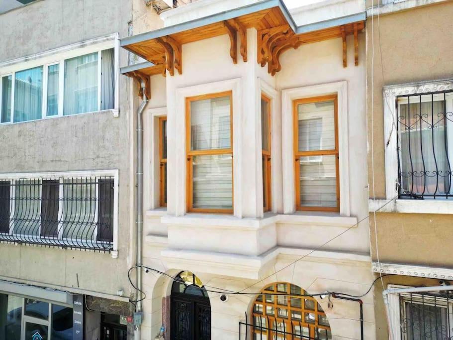 Holiday home Refurbished Triplex In Taksim