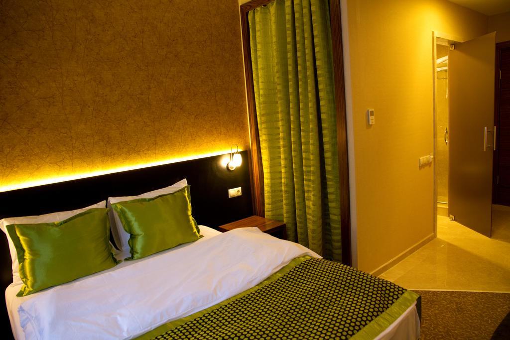 Au Pera Hotel 5*
