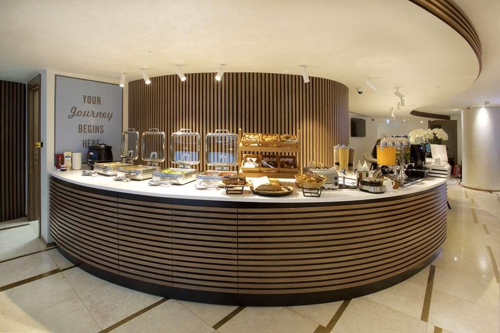 Hotel Hampton By Hilton Old 3*
