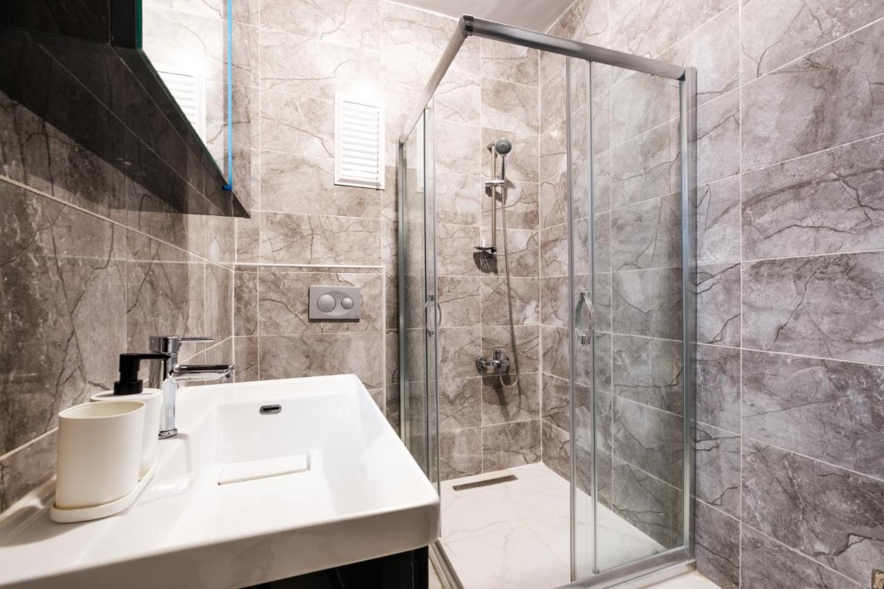 Flat With Closed Balcony 5 Min To Citys Nisantasi