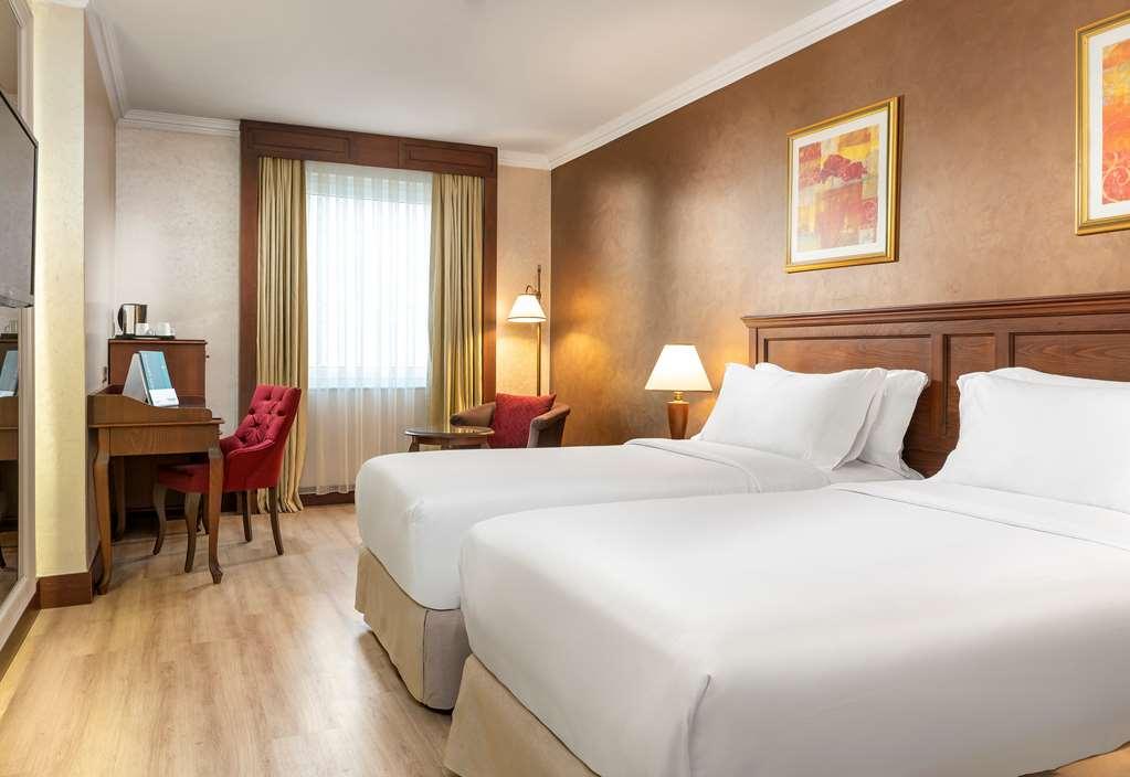 Hotel Occidental Taksim *