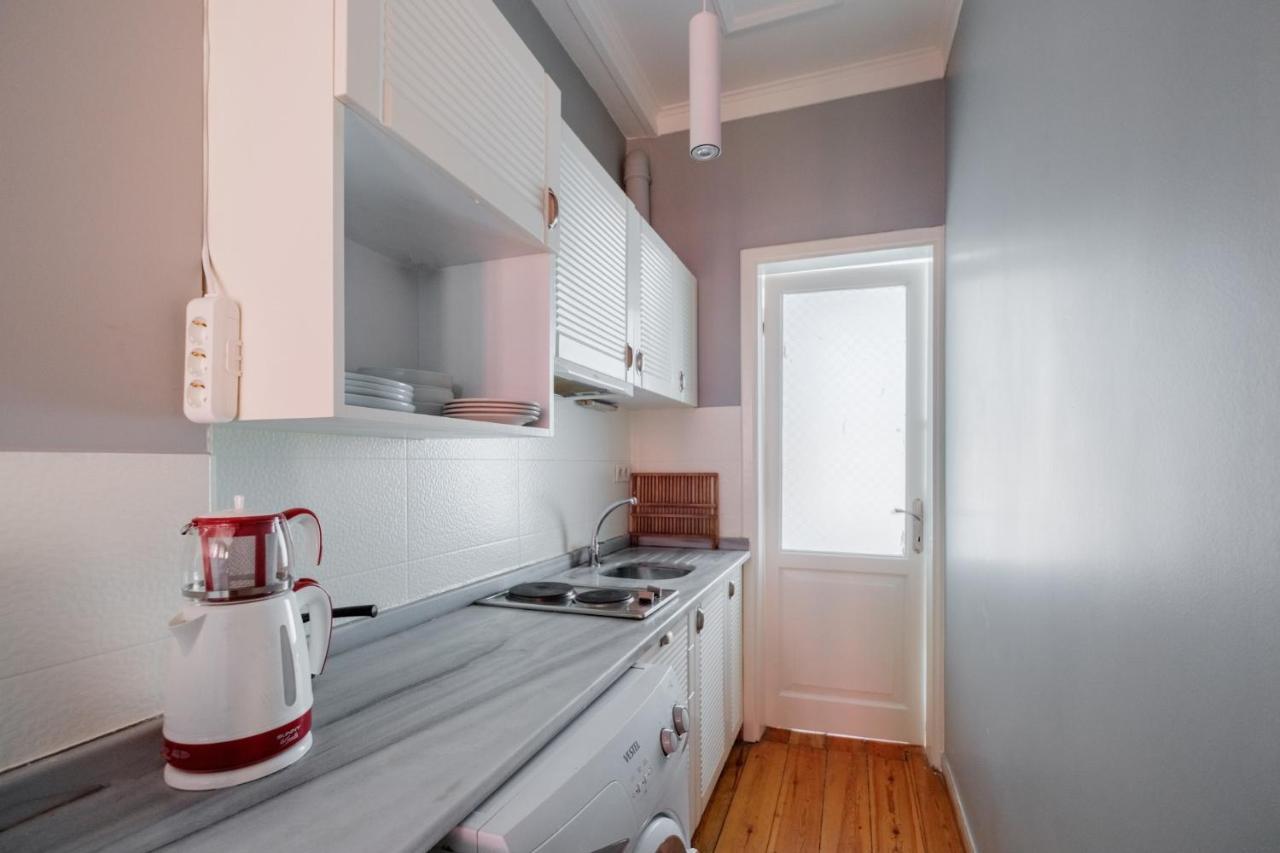 Chic Flat With Balcony 5 Min To Taksim Sq * Istanbul