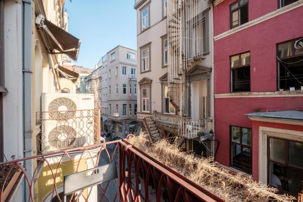 Chic Flat With Balcony 5 Min To Taksim Sq Apartment