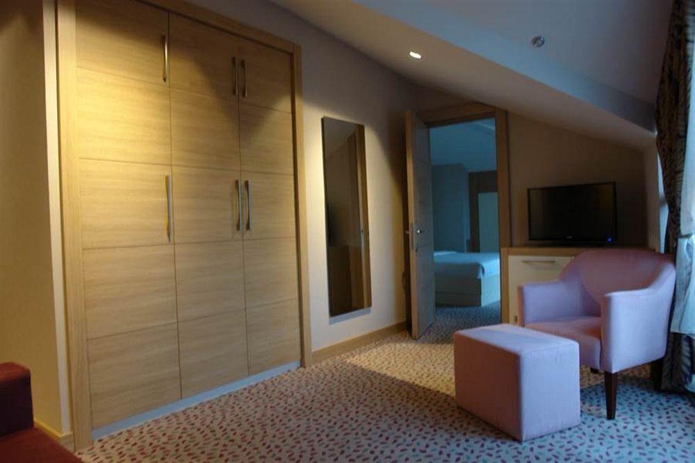 Le Mirage 4*