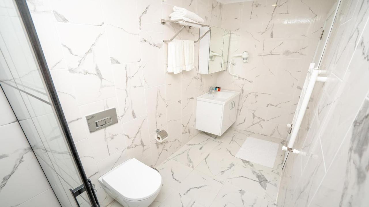 Guest Suites Hotel 4*