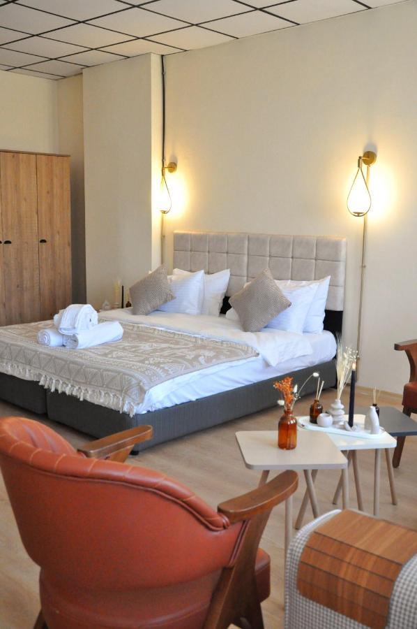Golden Door Otel *