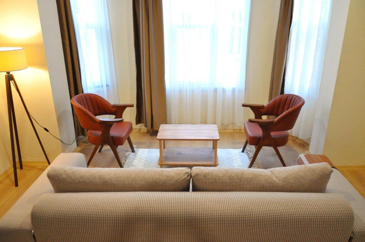 Golden Door Otel