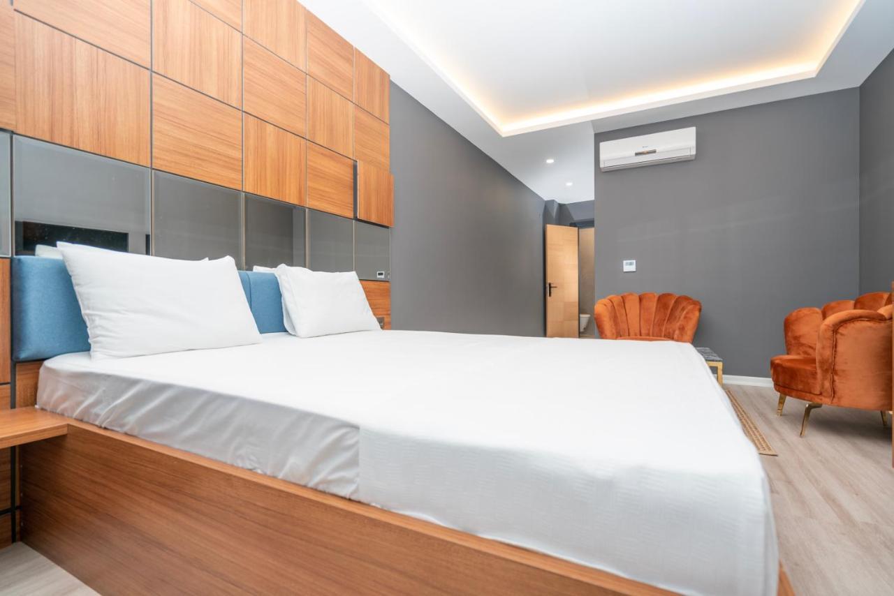 Center Hotel *