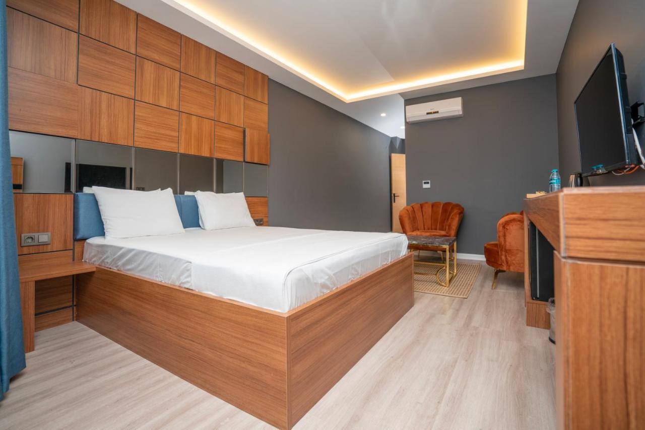 Hotel Center *
