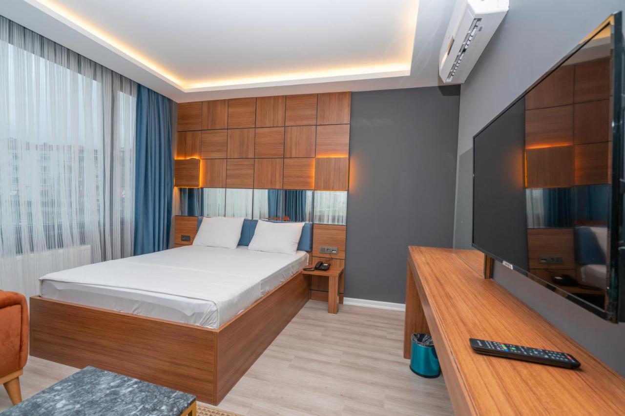 Center Hotel *