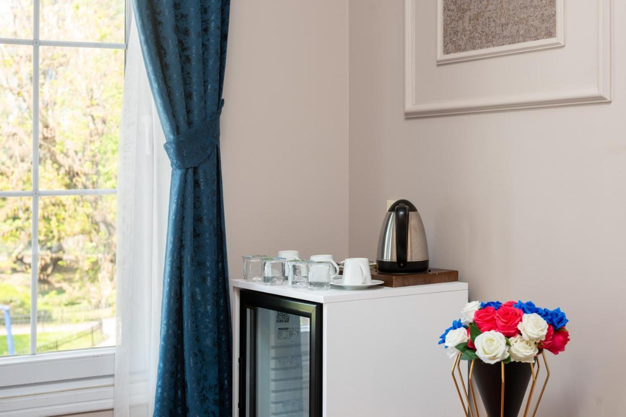 Begonville Corner Hotel *