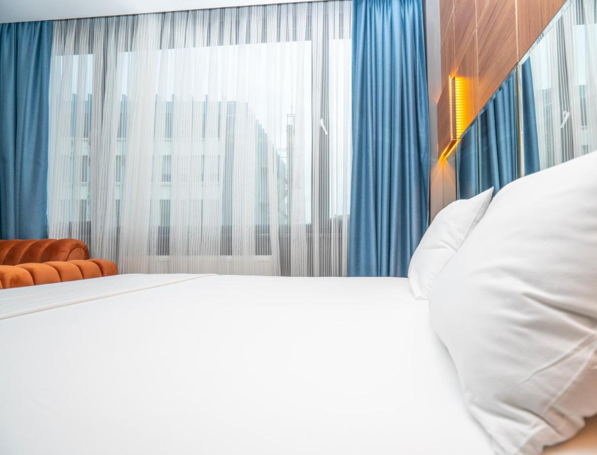 Hotel Center *