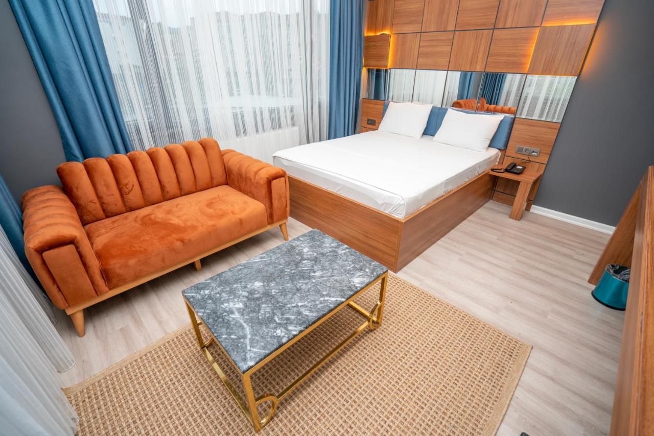 Hotel Center *