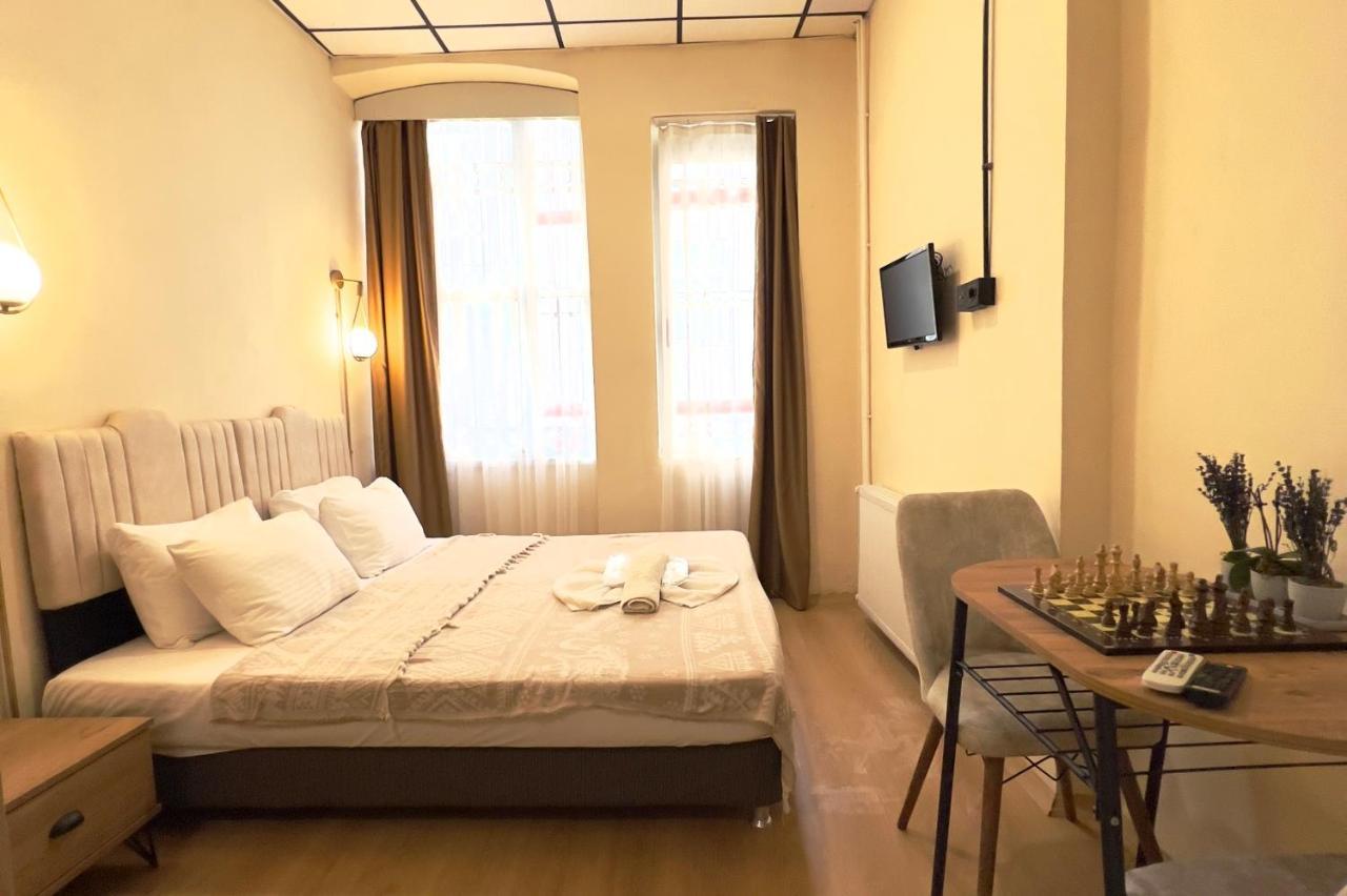 Golden Door Otel *