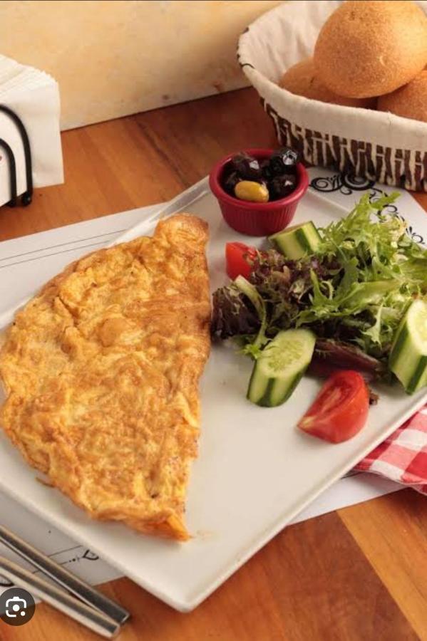 Bed & Breakfast 5 Mins To Airport Private *