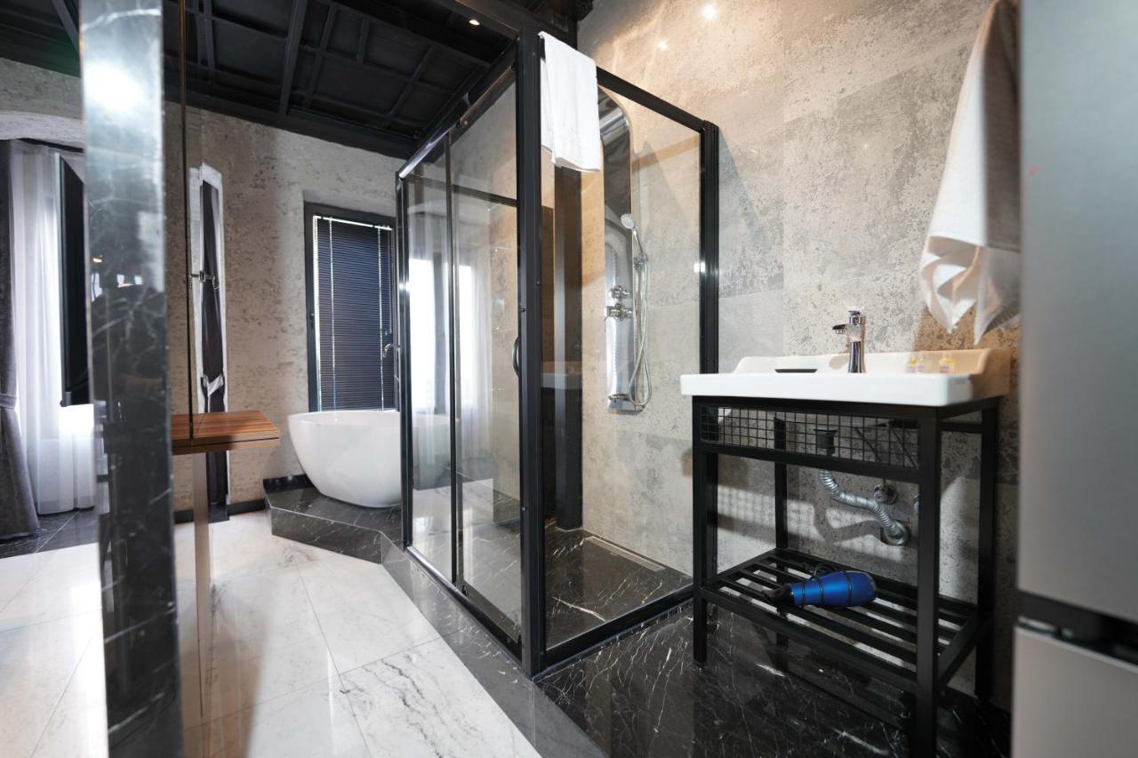 Aparthotel Monev *