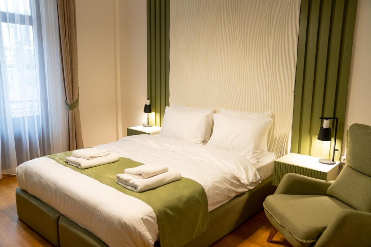 Monev * Istanbul