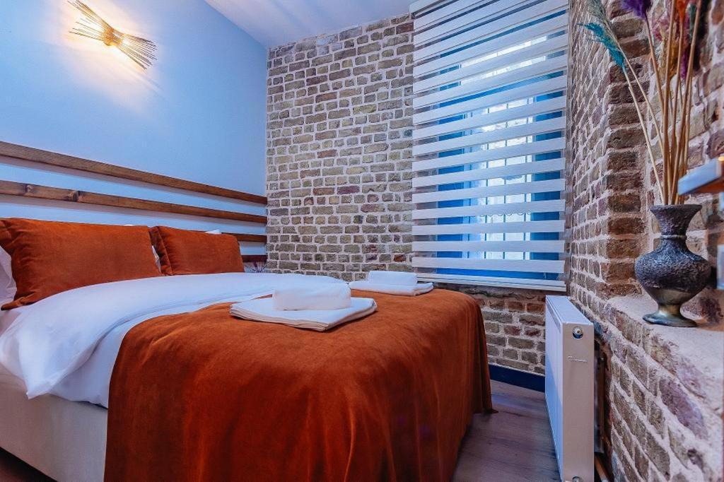 Otel Bossy 2 *