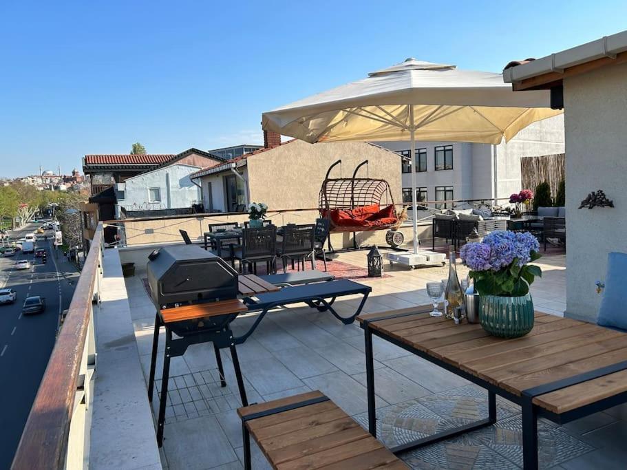 Waterfront Tiny House Bosphorus With Exceptional Terrace *